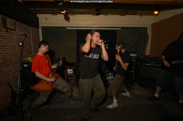 [5 minutes hate on May 28, 2004 at Evo's Art Space (Lowell, Ma)]