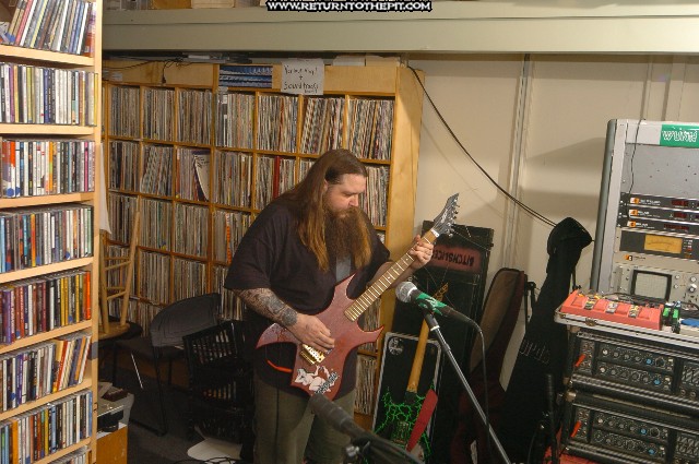 [bitchslicer on Jun 5, 2006 at Live in the WUNH Studios (Durham, NH)]