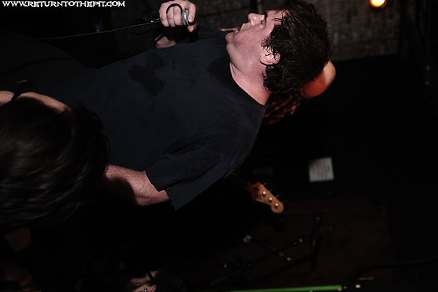 [black flag of fire on Oct 28, 2010 at Great Scott's (Allston, MA)]