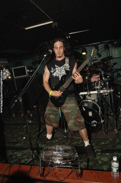 [coffin birth on Jul 28, 2006 at Mark's Showplace (Bedford, NH)]