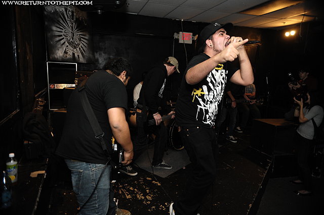 [dead ends on Oct 21, 2008 at Anchors Up (Havrhill, MA)]