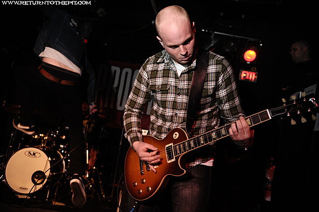 [dead swans on Apr 18, 2009 at the Palladium - Secondstage (Worcester, MA)]