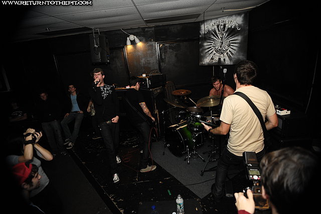 [defeater on Oct 21, 2008 at Anchors Up (Havrhill, MA)]