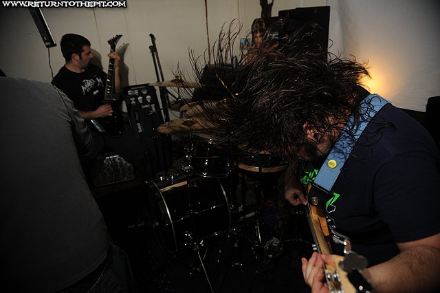 [dysentery on Apr 5, 2008 at A Terrible House (Winthrop, MA)]
