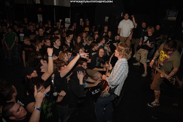 [from a second story window on Apr 28, 2006 at the Palladium - secondstage (Worcester, Ma)]