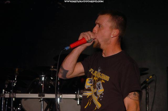 [hand choke neck on Nov 20, 2005 at Club 125 - main stage(Bradford, Ma)]