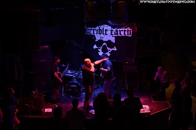 [horrible earth on Oct 20, 2018 at Katacombes (Montreal, QC)]