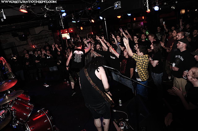 [howl on Jun 13, 2010 at Club Hell (Providence, RI)]