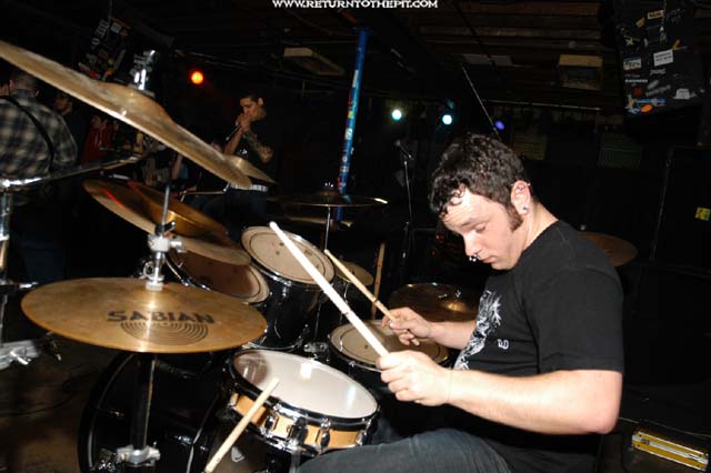 [in dire need on Apr 10, 2003 at the Living Room (Providence, RI)]