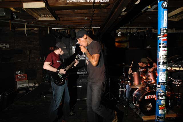 [in dire need on Oct 24, 2003 at the Living Room (Providence, RI)]