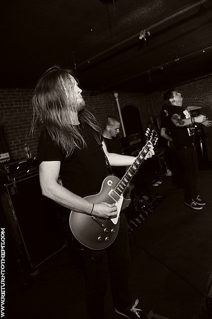 [in the midst of lions on Nov 9, 2010 at Waterfront Tavern (Holyoke, MA)]