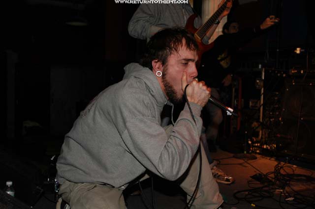 [invocation of nehek on Oct 19, 2003 at the Met Cafe (Providence, RI)]