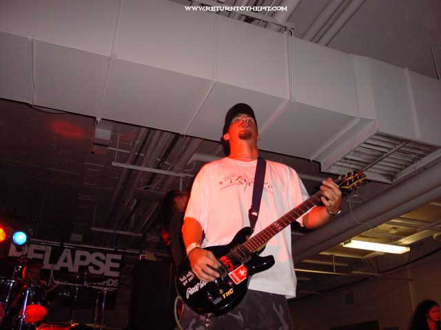 [kaos rising on Jul 26, 2002 at Milwaukee Metalfest Day 1 relapse (Milwaukee, WI)]