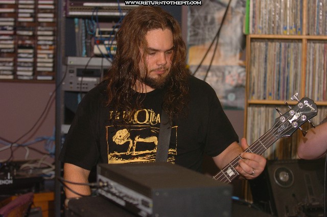 [keen of the crow on May 15, 2006 at Live in the WUNH Studios (Durham, NH)]