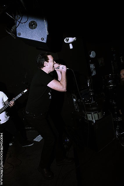 [nothing but enemies on Apr 16, 2010 at O'Briens Pub (Allston, MA)]