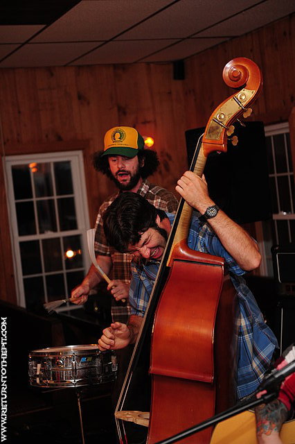 [old hat on Aug 6, 2011 at Heat Bar & Grill (Laconia, NH)]