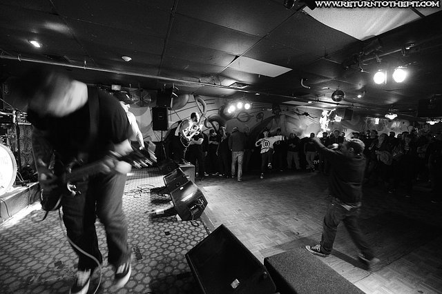 [on broken wings on Oct 22, 2016 at The C-Note (Hull, MA)]