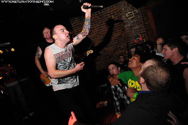 [outbreak on Nov 20, 2008 at Dover Brick House (Dover, NH)]
