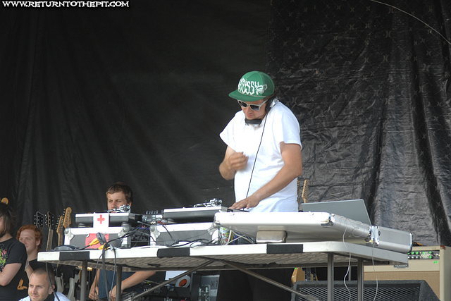 [pos on Aug 12, 2007 at Parc Jean-drapeau - Hurly.com Stage (Montreal, QC)]