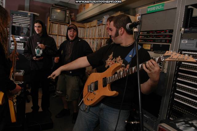 [raising kubrick on Mar 28, 2005 at Live in the WUNH Studios (Durham, NH)]