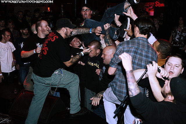 [reason to fight on Oct 8, 2010 at Club Hell (Providence, RI)]