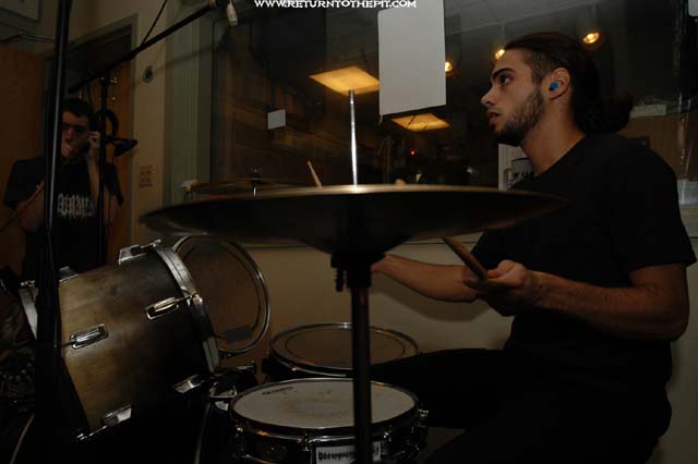 [shading the end on Aug 19, 2003 at Live in the WUNH studios (Durham, NH)]
