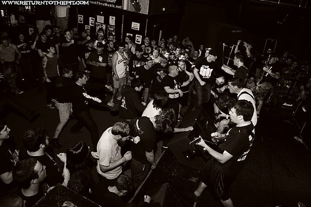 [shai hulud on Apr 15, 2011 at the Palladium - Secondstage (Worcester, MA)]