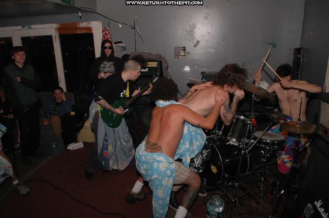 [shaniqua and the skull fuckers on Dec 5, 2004 at Aviary (Dover, NH)]