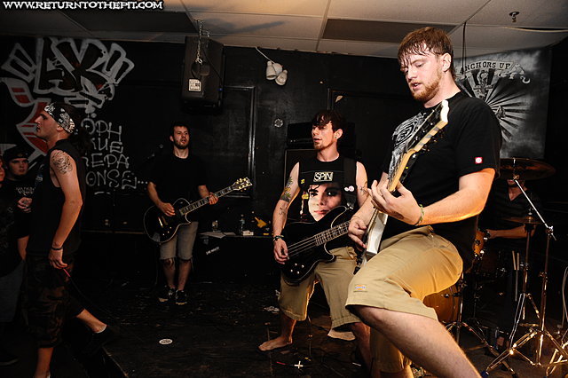 [shatter this world on Aug 22, 2009 at Anchors Up (Haverhill, MA)]