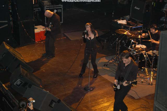 [tapping the vein on Jan 18, 2003 at The Palladium (Worcester, MA)]