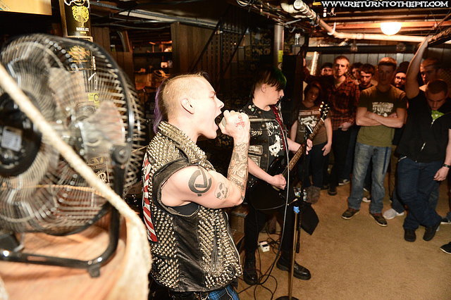 [the earbleeds on Nov 6, 2015 at Tino's Basement (Dover, NH)]