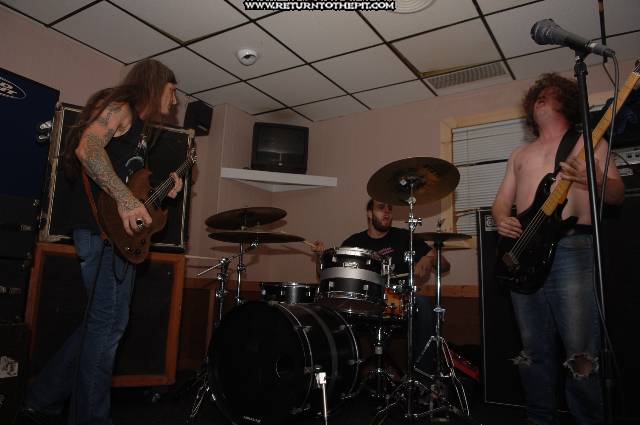 [the hidden hand on May 21, 2005 at Dee Dee's Lounge (Quincy, Ma)]