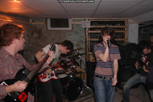 [the hound on Nov 17, 2004 at the Library (Allston, Ma)]