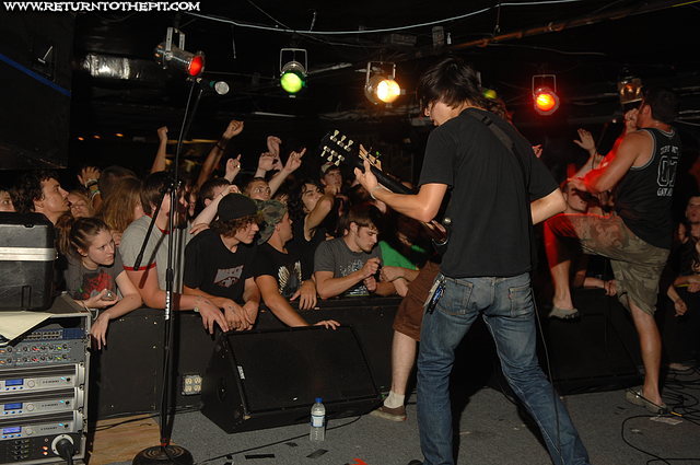 [the red chord on Aug 3, 2007 at the Station (Portland, ME)]