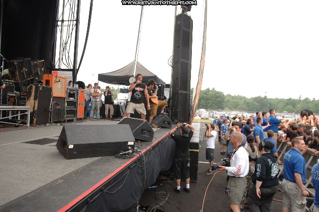 [the red chord on Aug 1, 2006 at Tweeter Center - second stage (Mansfield, Ma)]