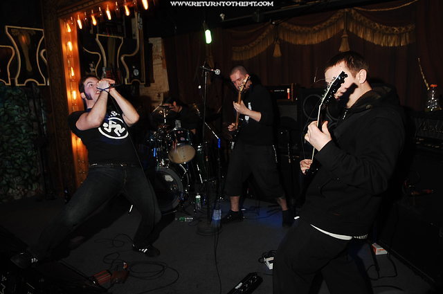 [throwing shrapnel on Dec 9, 2006 at Ralph's Chadwick Square Rock Club (Worcester, MA)]