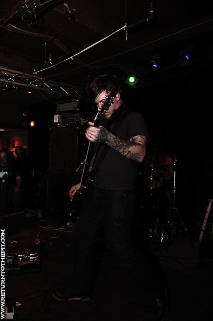 [tombs on Nov 28, 2010 at Great Scott's (Allston, MA)]