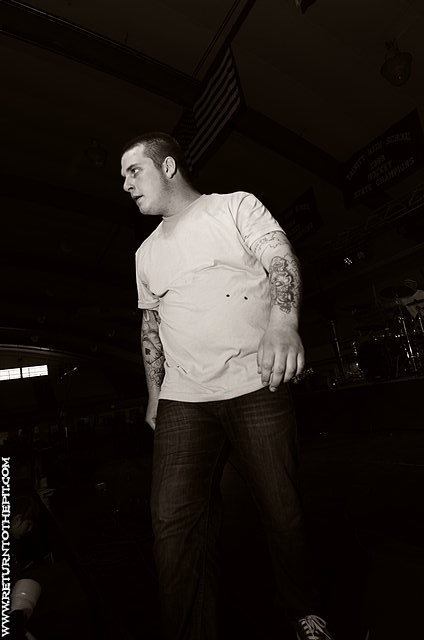 [trust fall on Jun 25, 2011 at JFK Coliseum (Manchester, NH)]