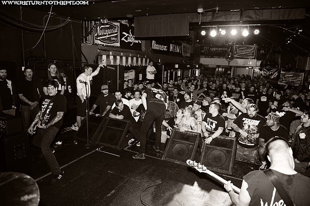 [twitching tongues on Apr 19, 2014 at the Palladium - Secondstage (Worcester, MA)]