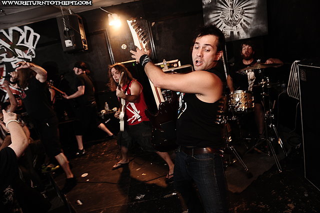 [unearth on Aug 22, 2009 at Anchors Up (Haverhill, MA)]
