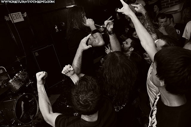 [unearth on Aug 22, 2009 at Anchors Up (Haverhill, MA)]