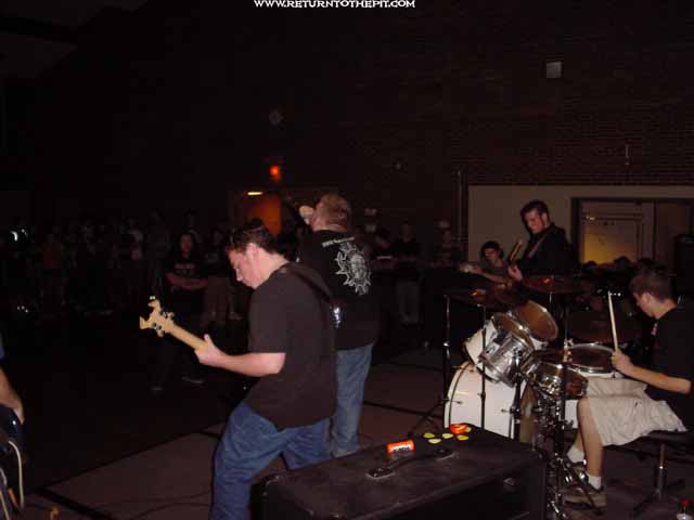 [upon crimson wings on Sep 21, 2002 at Return to the Pit 6 year concert - Stratford Rm (Durham, NH)]