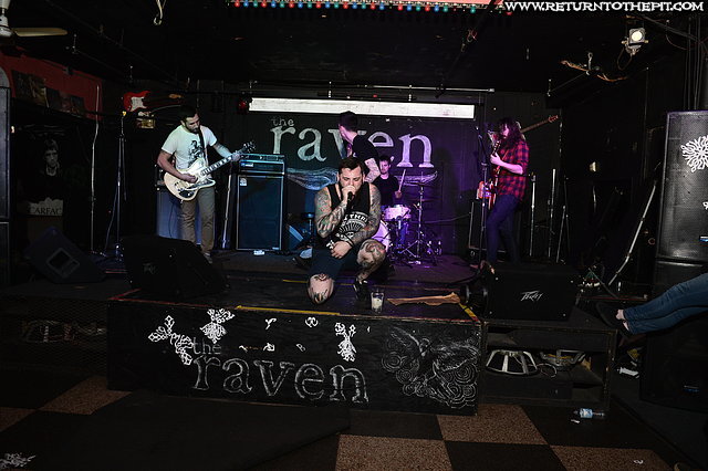 [vultures on Dec 28, 2014 at The Raven (Worcester, MA)]
