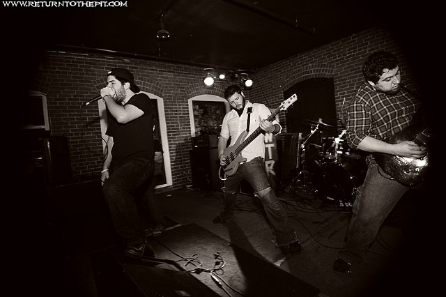 [within the ruins on Nov 9, 2008 at Waterfront Tavern (Holyoke, Ma)]